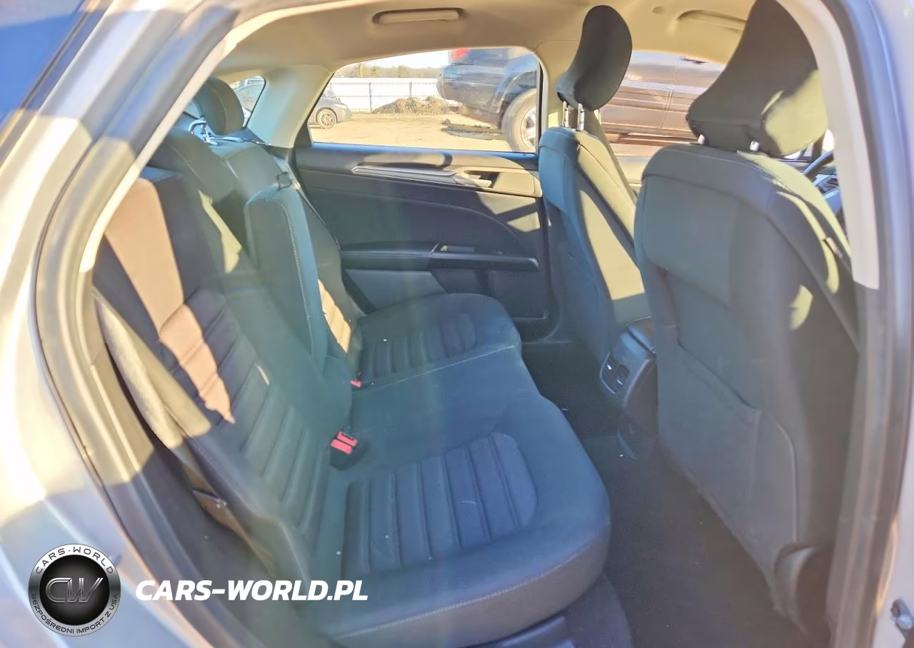 2019 Ford Fusion Se VIN:3FA6P0LU0KR218582 - 10