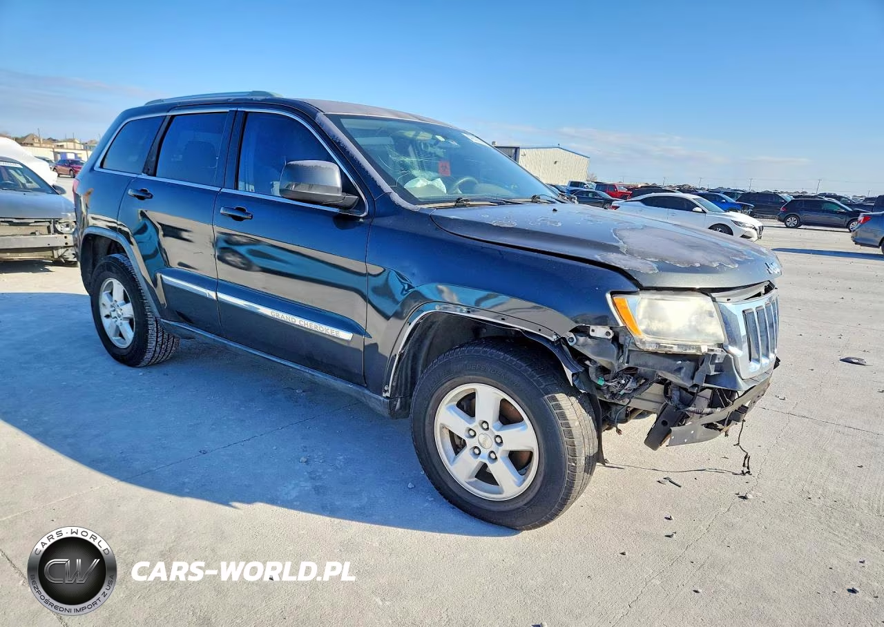 2011 Jeep Grand Cherokee Laredo VIN:1J4RS4GGXBC585063 - 4