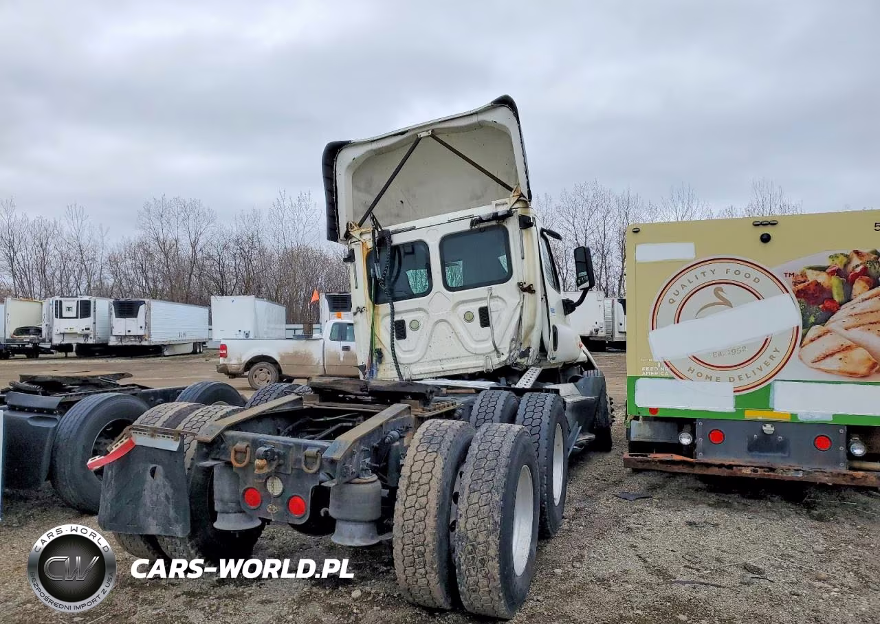 2016 Freightliner Cascadia 125 VIN:3AKJGEDV1GSGV3545 - 4