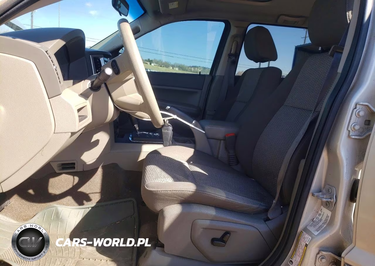 2009 Jeep Grand Cherokee Laredo VIN:1J8GS48K39C549105 - 7