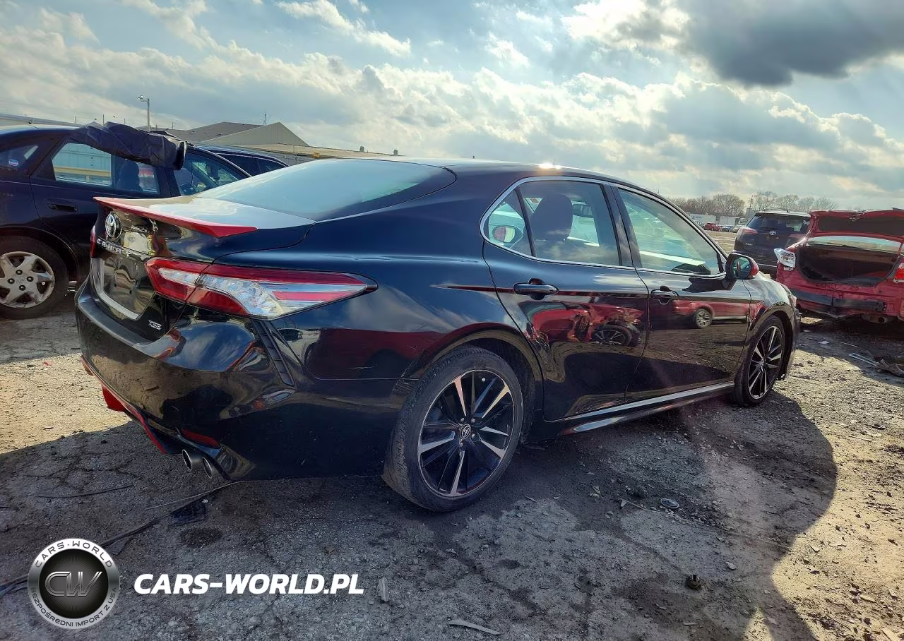 2018 Toyota Camry Xse VIN:4T1B61HK2JU109942 - 3