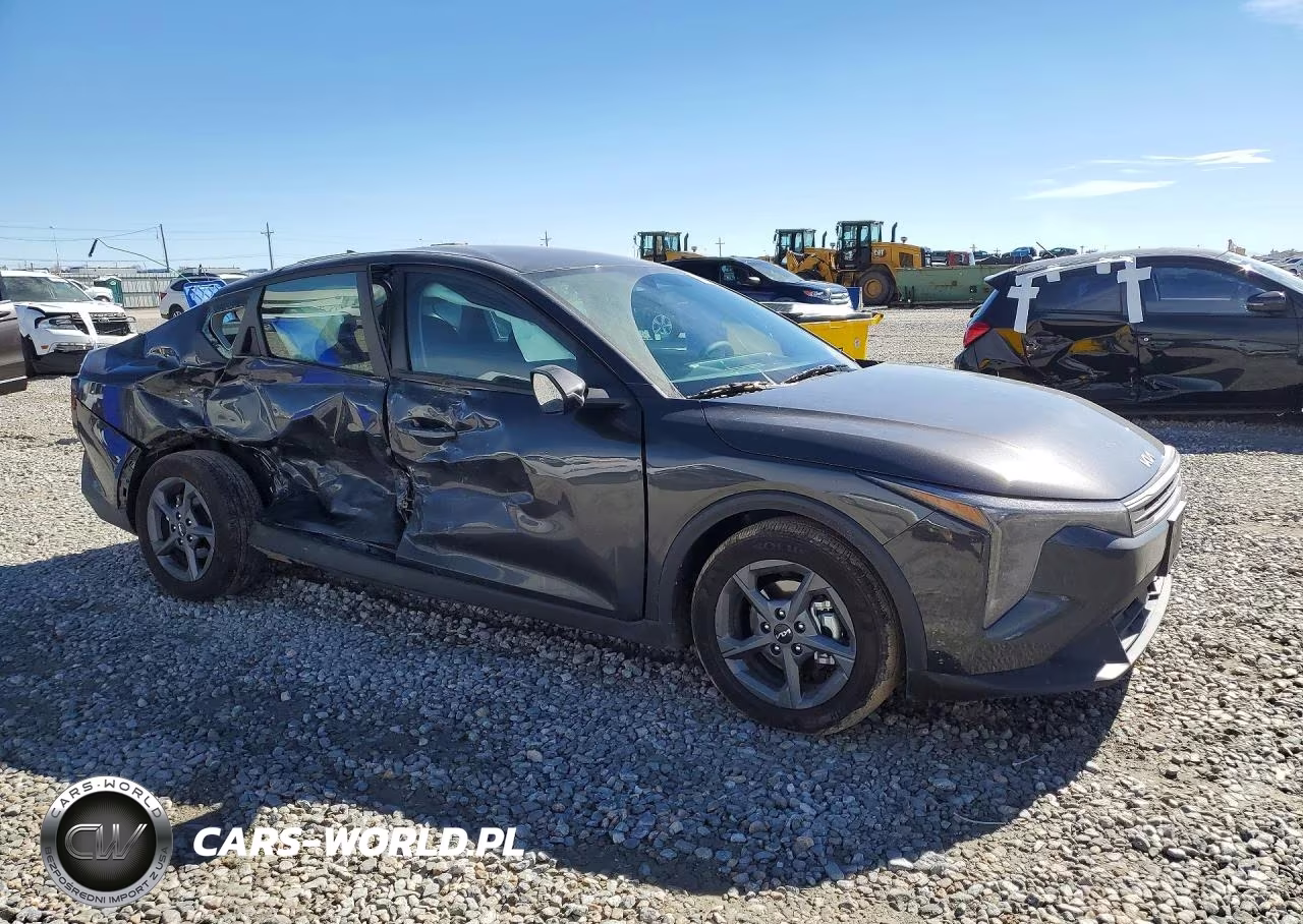 2025 Kia K4 Lxs VIN:3KPFT4DE4SE178731 - 4
