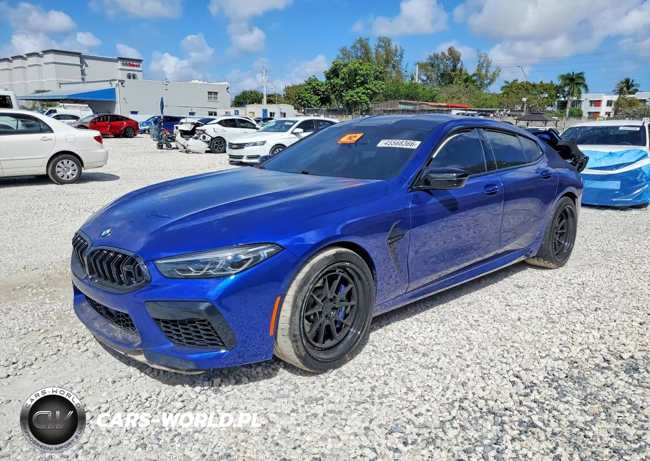 2022 BMW M8