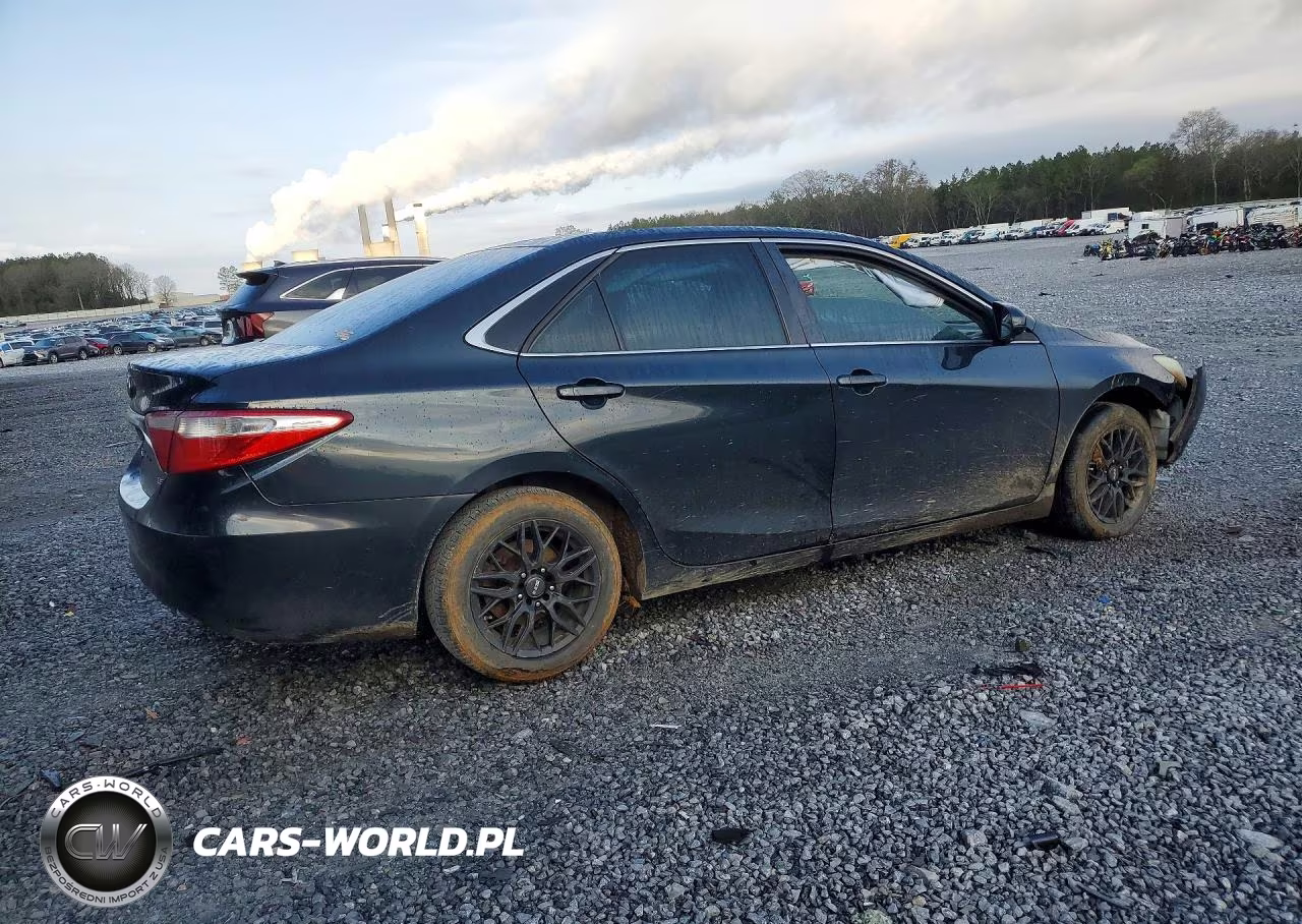 2015 Toyota Camry Le VIN:4T1BF1FK3FU946841 - 3