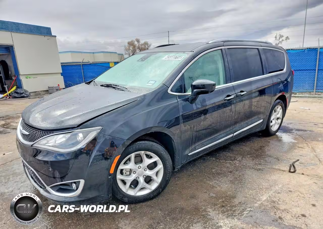2017 Chrysler Pacifica Touring L Plus