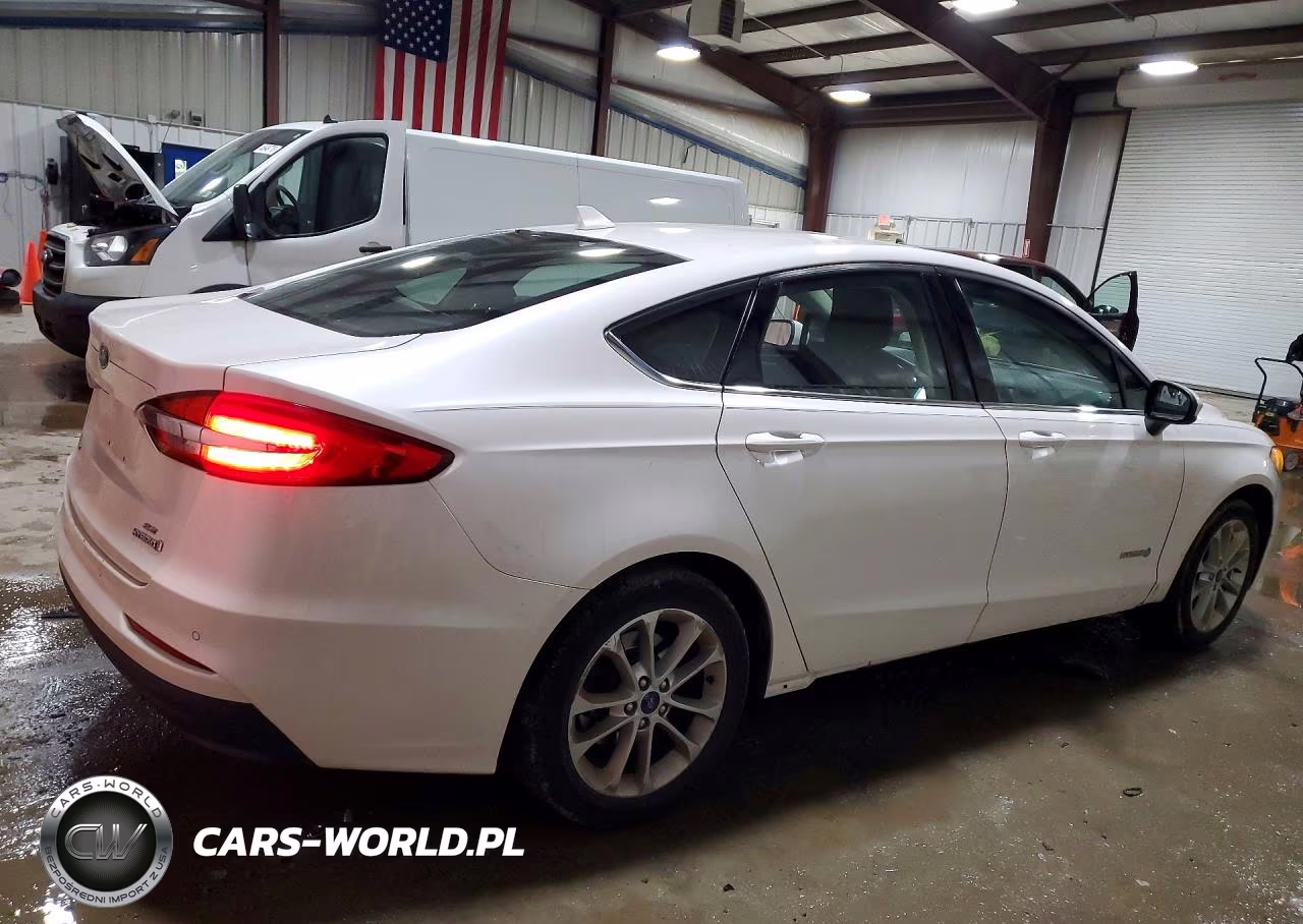 2019 Ford Fusion Se VIN:3FA6P0LU1KR158201 - 3