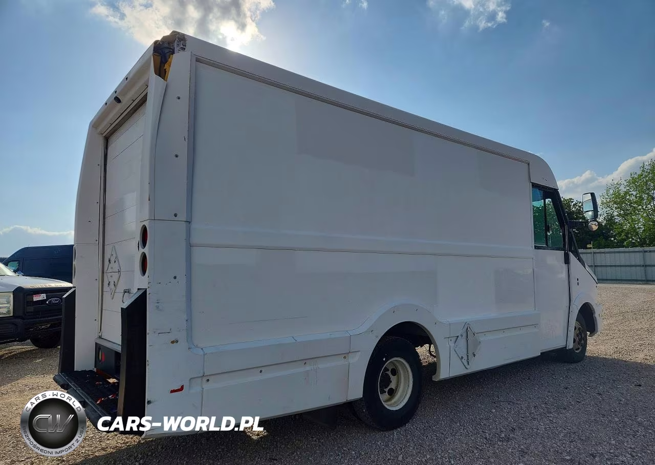 2016 Isuzu Reach Delivery Van VIN:JALB4T173G7W00330 - 3