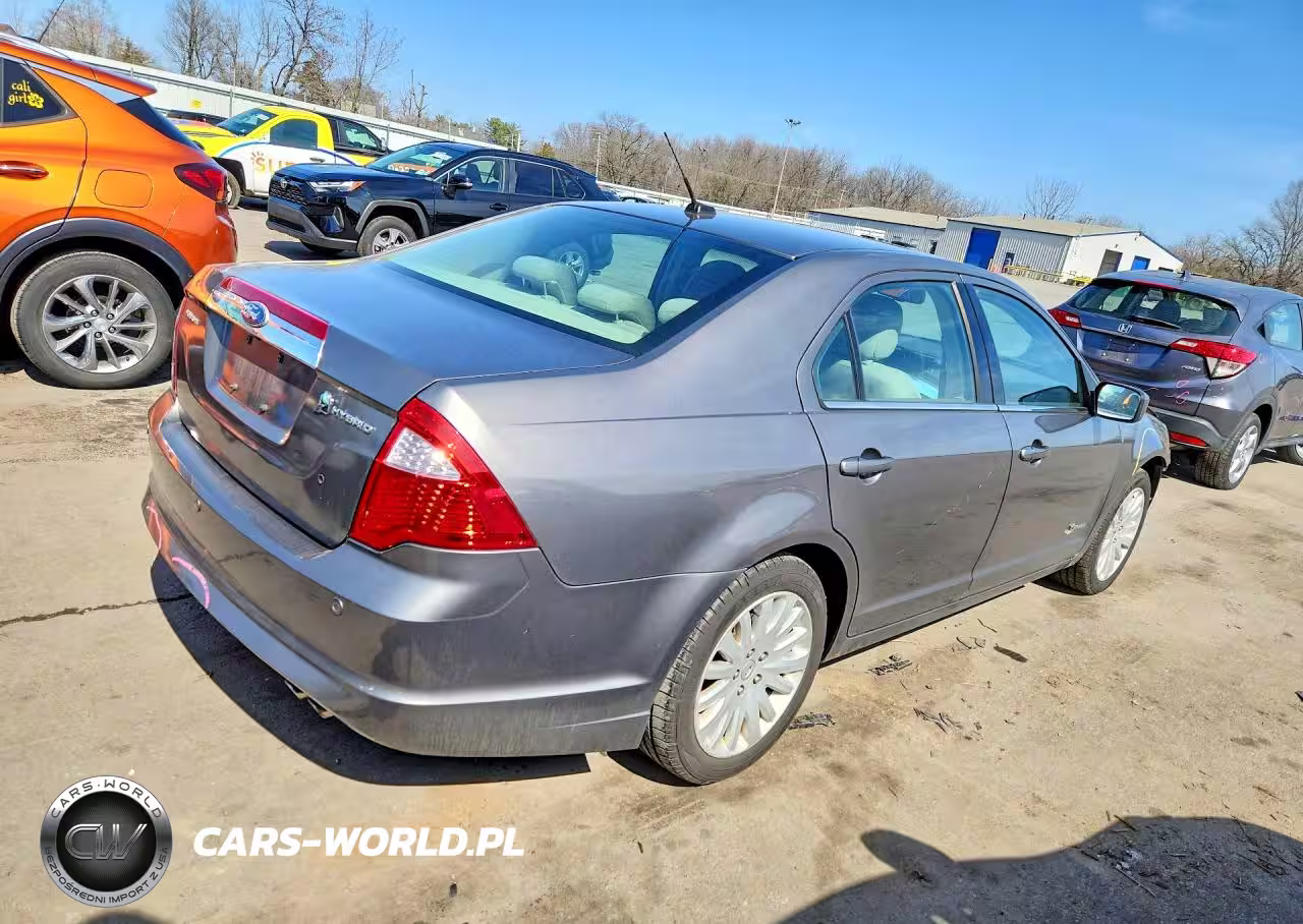 2010 Ford Fusion Hybrid VIN:3FADP0L30AR411165 - 3