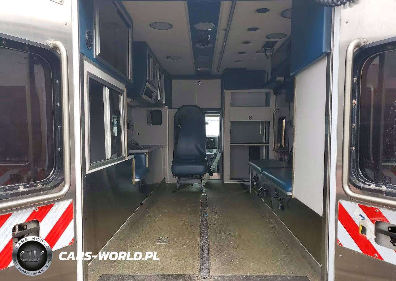 2016 Ford E450 Ambulance VIN:1FDXE4FSXGDC24438 - 10