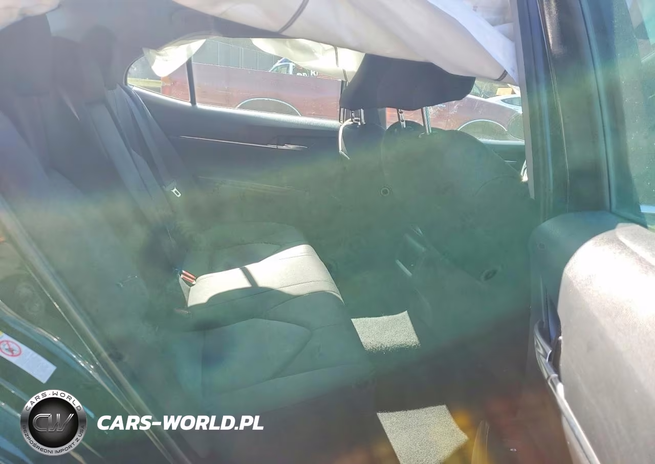 2018 Toyota Camry Le VIN:4T1B11HK4JU087697 - 10