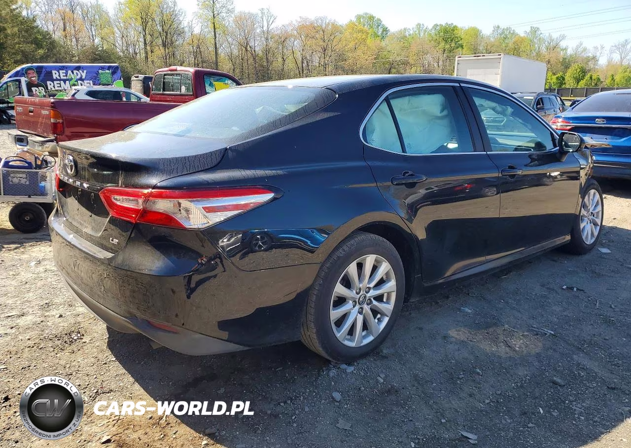 2018 Toyota Camry Le VIN:4T1B11HK4JU087697 - 3