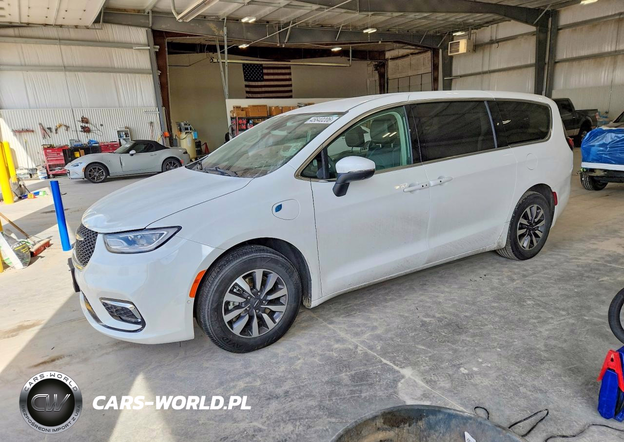 2023 Chrysler Pacifica Hybrid Touring L