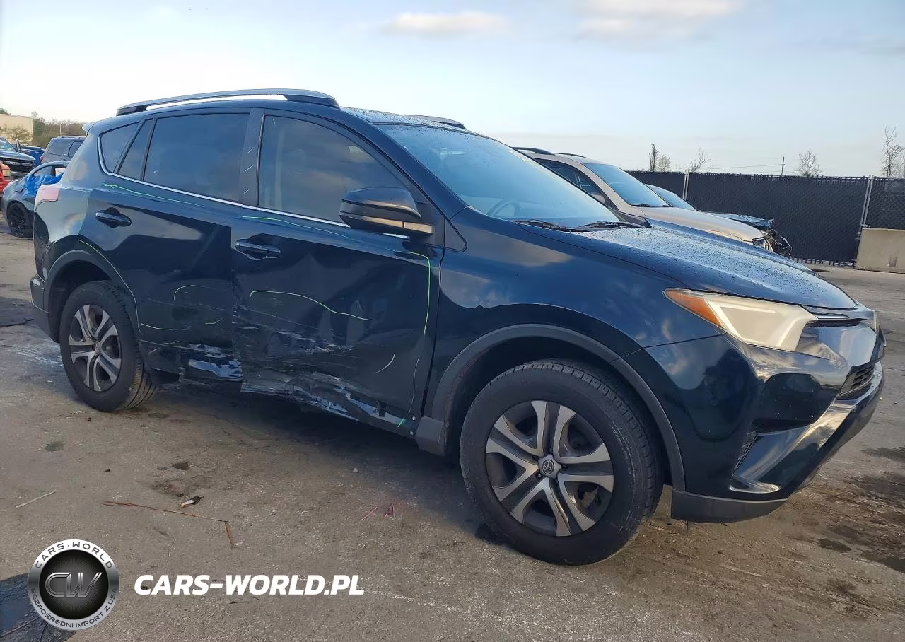 2017 Toyota Rav4 Le VIN:JTMZFREV5HJ137956 - 4