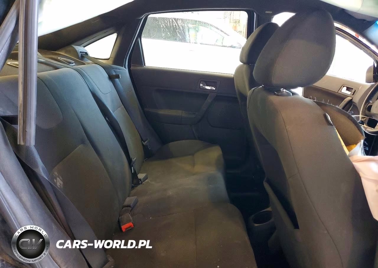 2008 Ford Focus VIN:1FAHP35NX8W233564 - 10