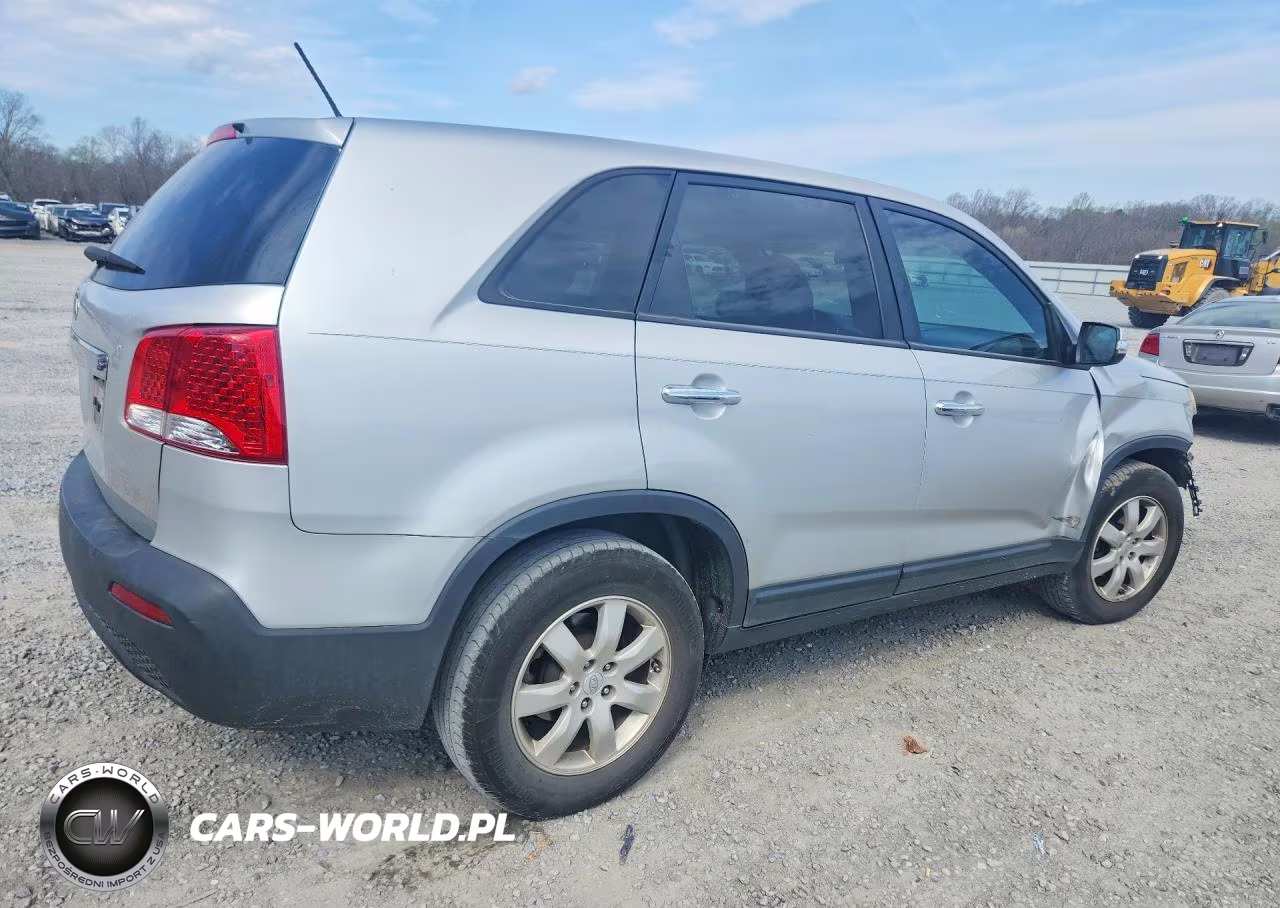 2011 Kia Sorento Lx VIN:5XYKT3A10BG161809 - 3