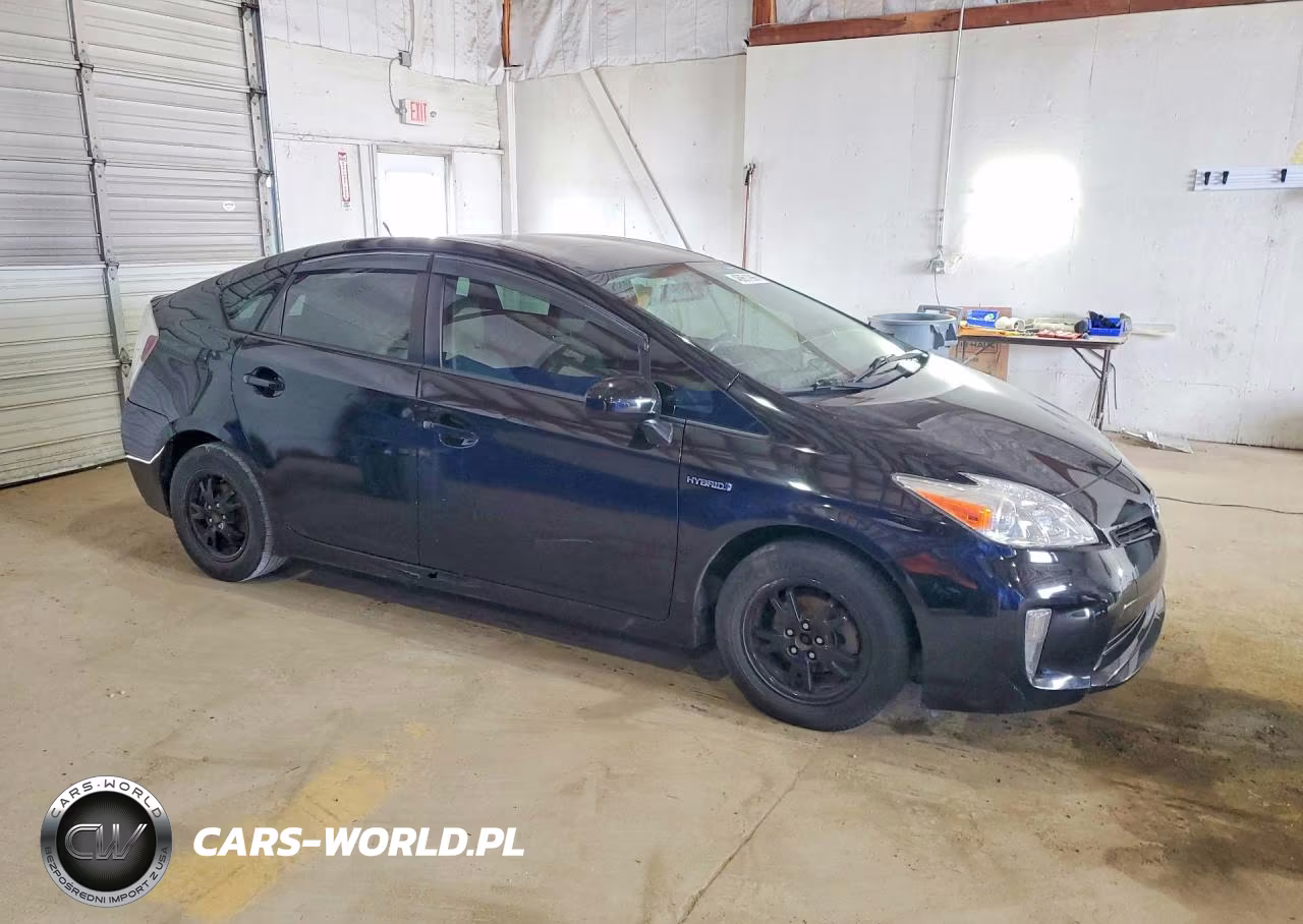 2013 Toyota Prius Two VIN:JTDKN3DU6D0344107 - 4