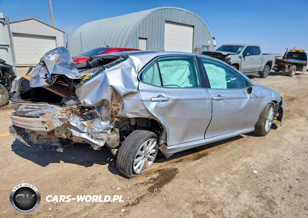 2020 Toyota Camry Le VIN:4T1C11AK5LU943526 - 3