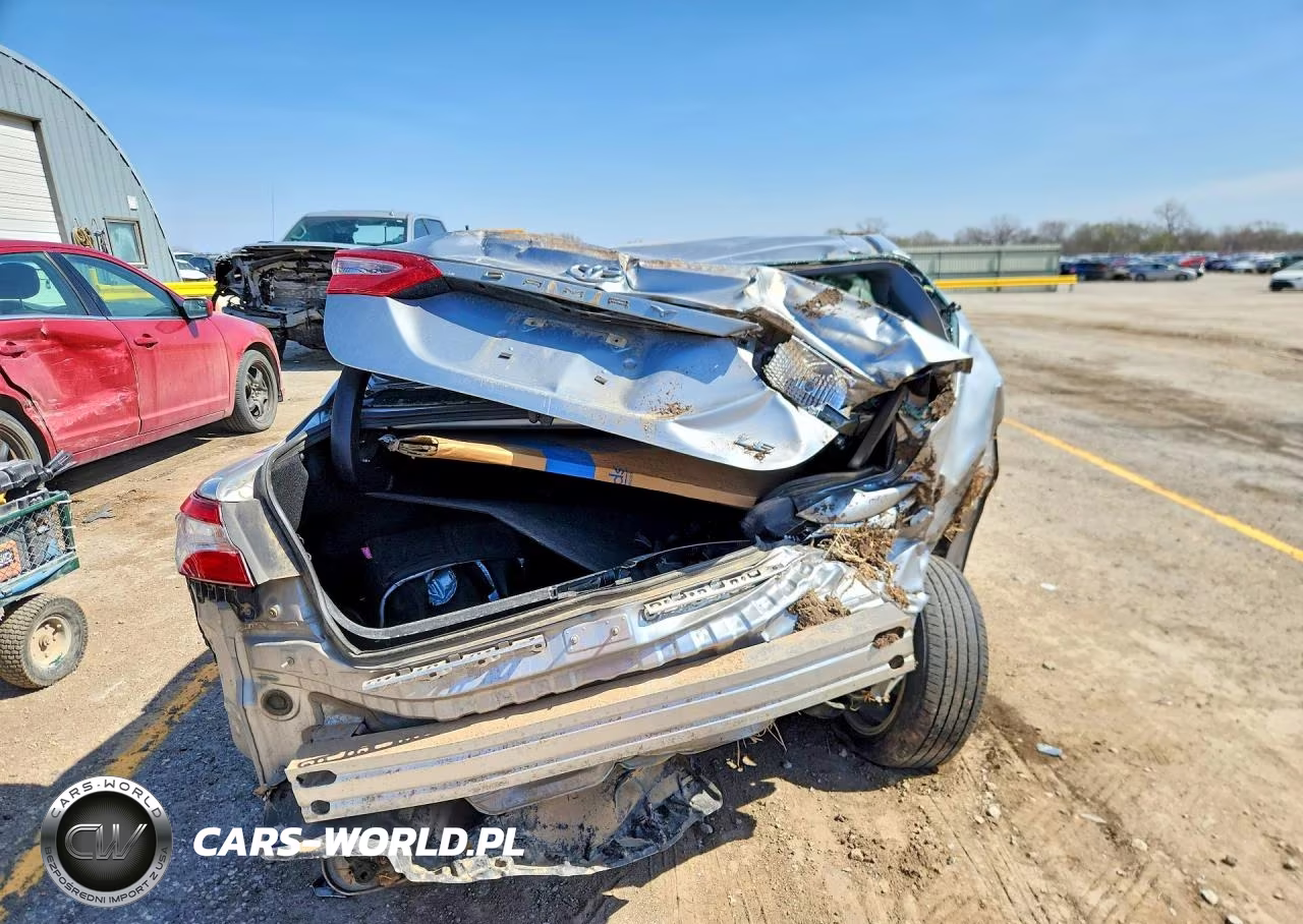 2020 Toyota Camry Le VIN:4T1C11AK5LU943526 - 6