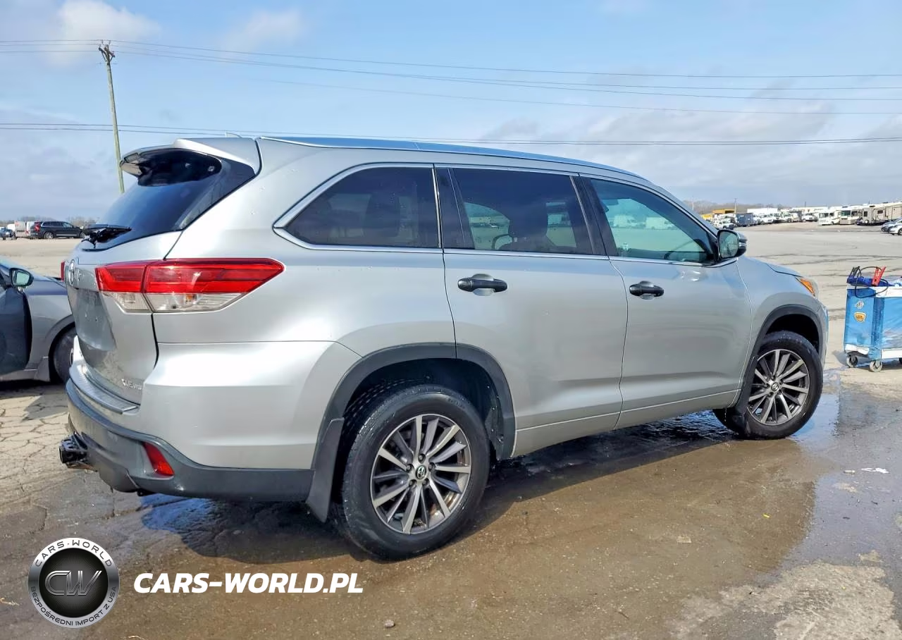 2017 Toyota Highlander Xle VIN:5TDJZRFH3HS373425 - 3