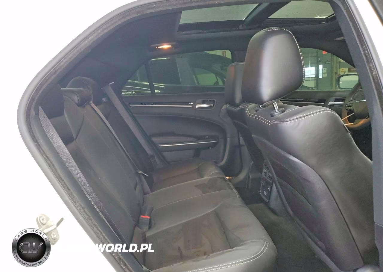 2023 Chrysler 300 S VIN:2C3CCABT0PH628362 - 10