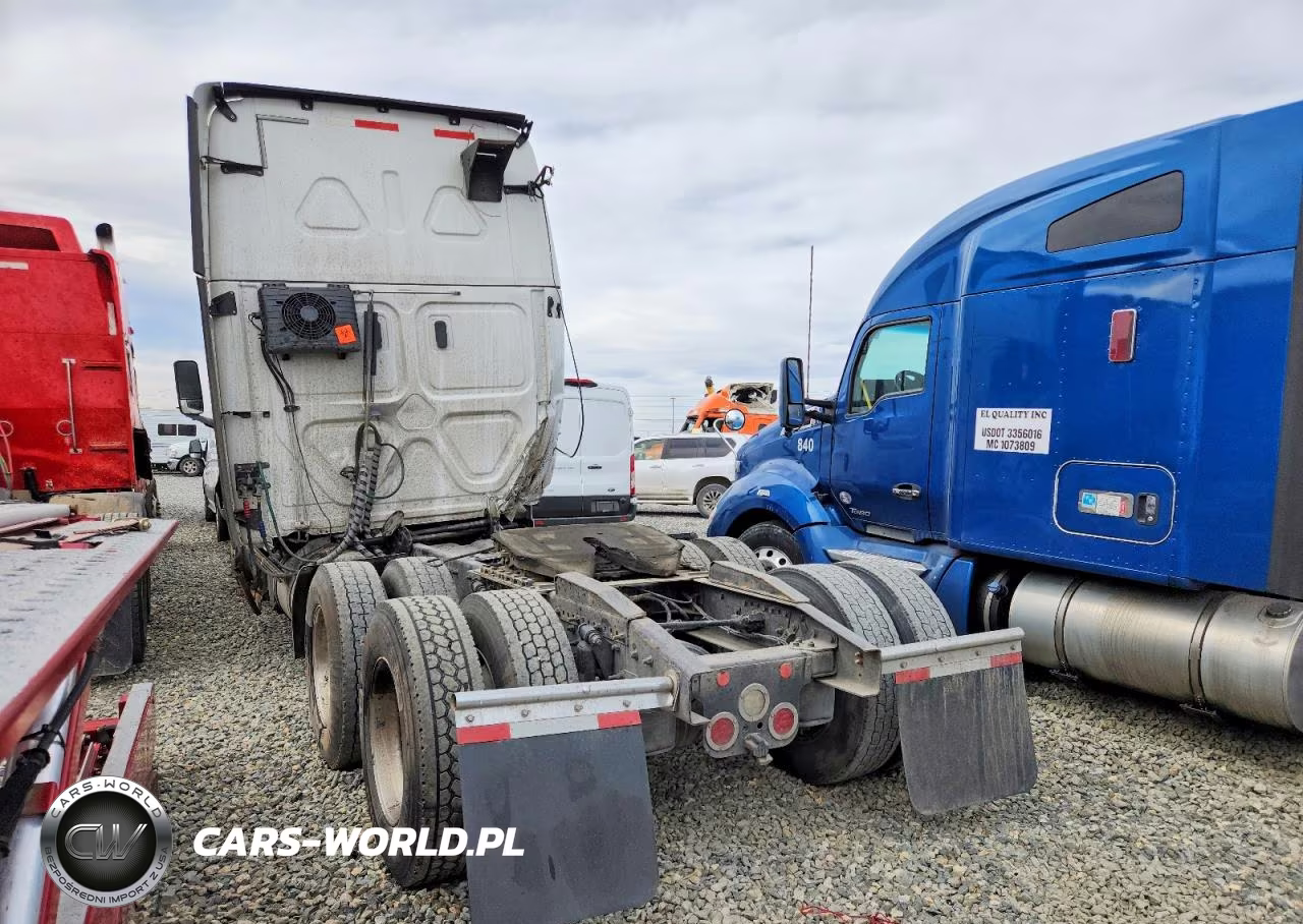 2020 Freightliner Cascadia 126 Semi Truck VIN:3AKJHHDV5LSLR8226 - 3