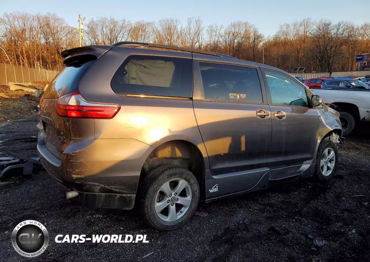 2019 Toyota Sienna Le 8-Passenger VIN:5TDKZ3DC0KS983931 - 3