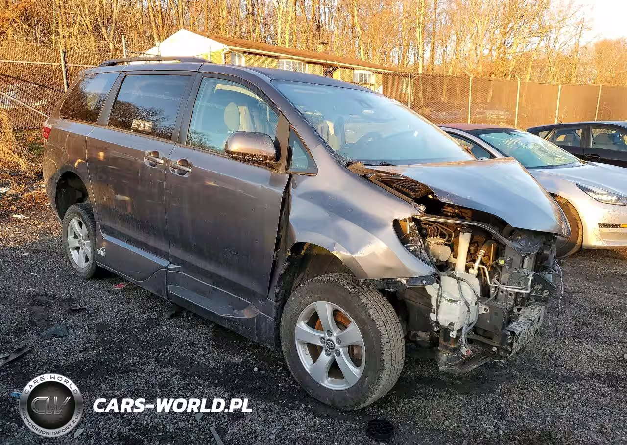 2019 Toyota Sienna Le 8-Passenger VIN:5TDKZ3DC0KS983931 - 4