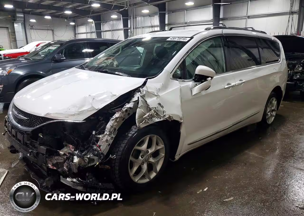 2017 Chrysler Pacifica Touring L Plus