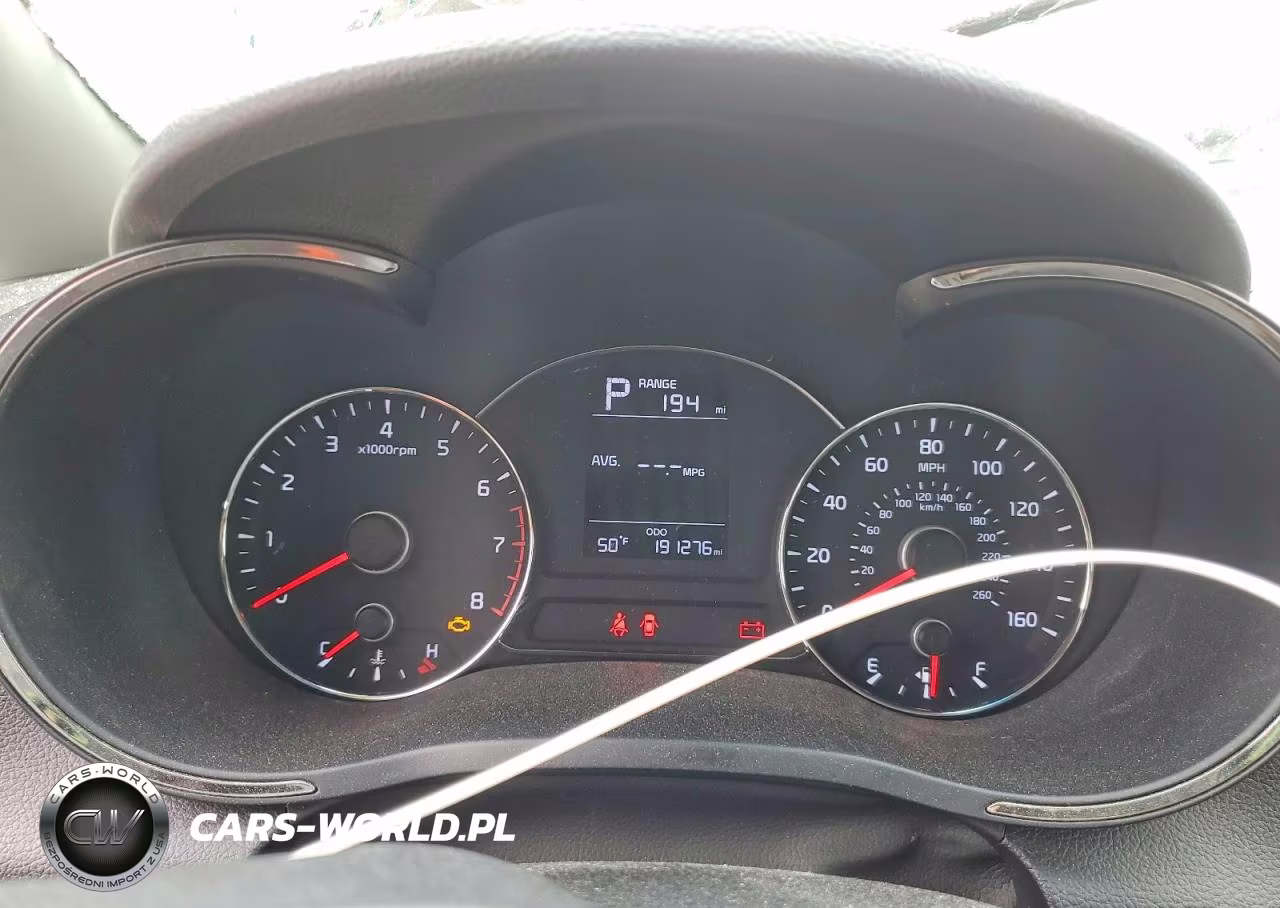 2018 Kia Forte Lx VIN:3KPFK4A71JE202412 - 9