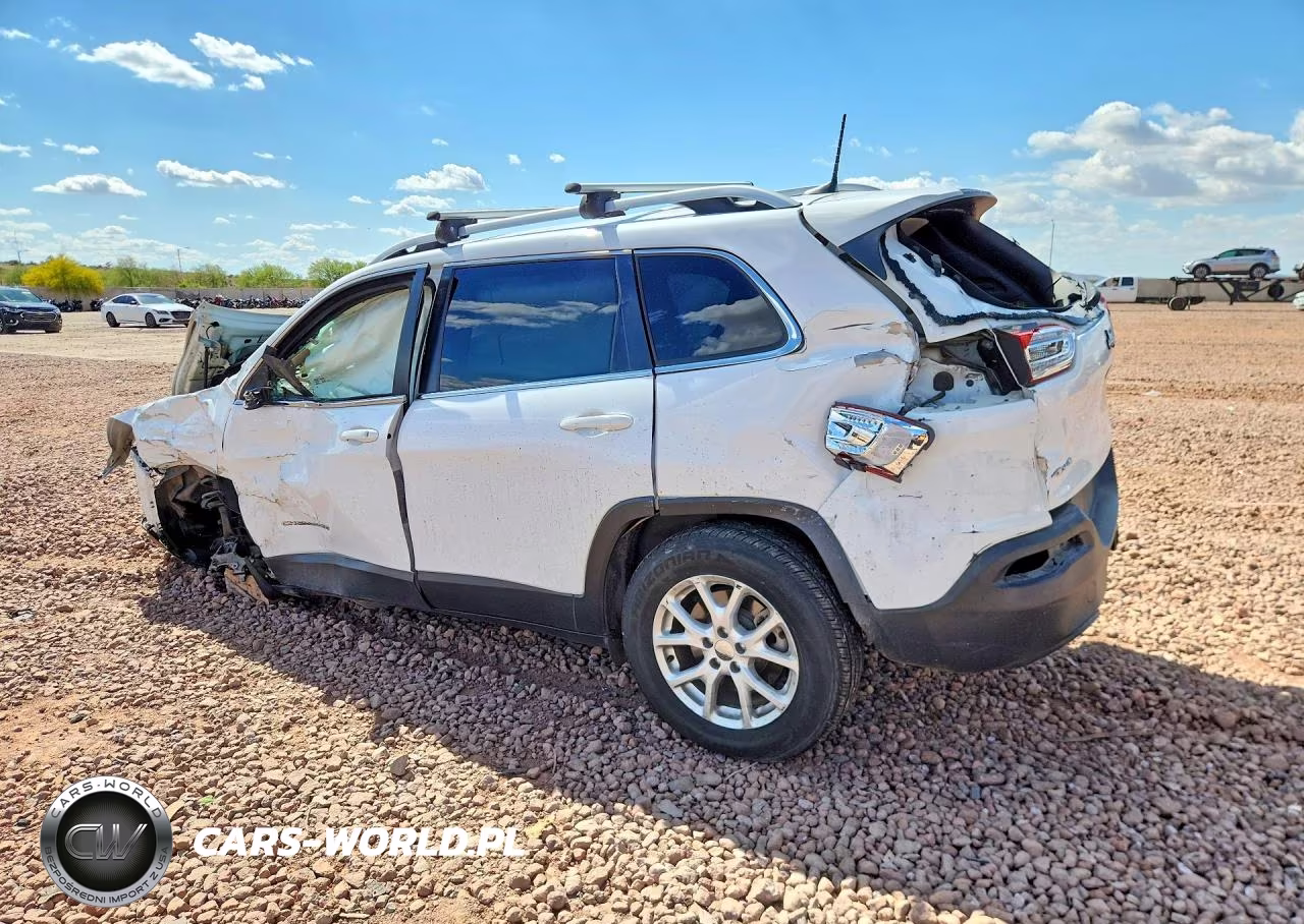 2017 Jeep Cherokee Latitude VIN:1C4PJMCS3HD227557 - 2