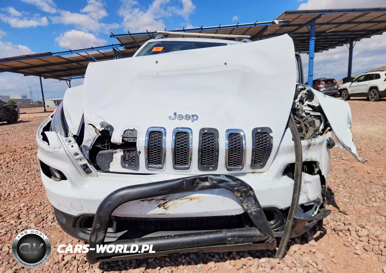 2017 Jeep Cherokee Latitude VIN:1C4PJMCS3HD227557 - 5