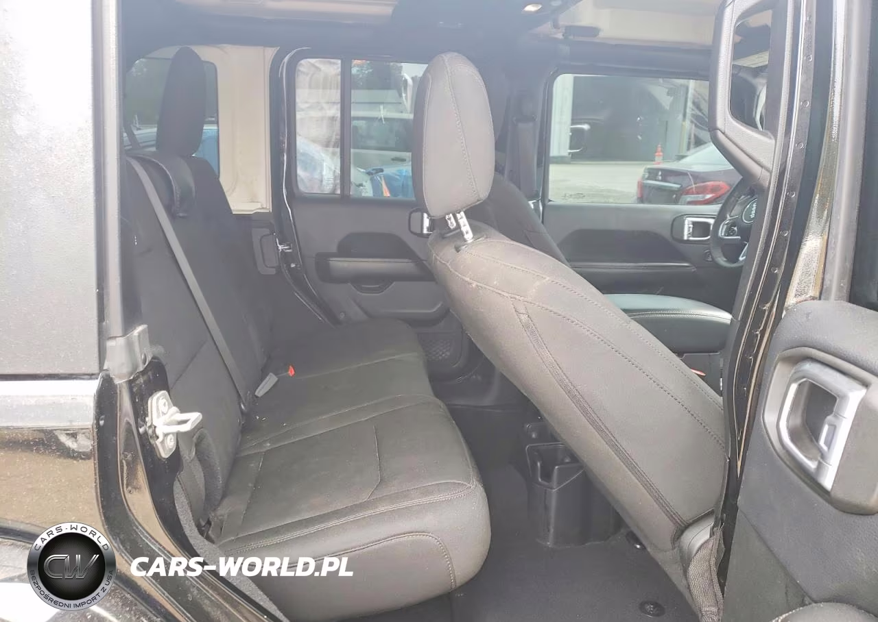 2018 Jeep Wrangler Unlimited Sahara VIN:1C4HJXEGXJW200462 - 10