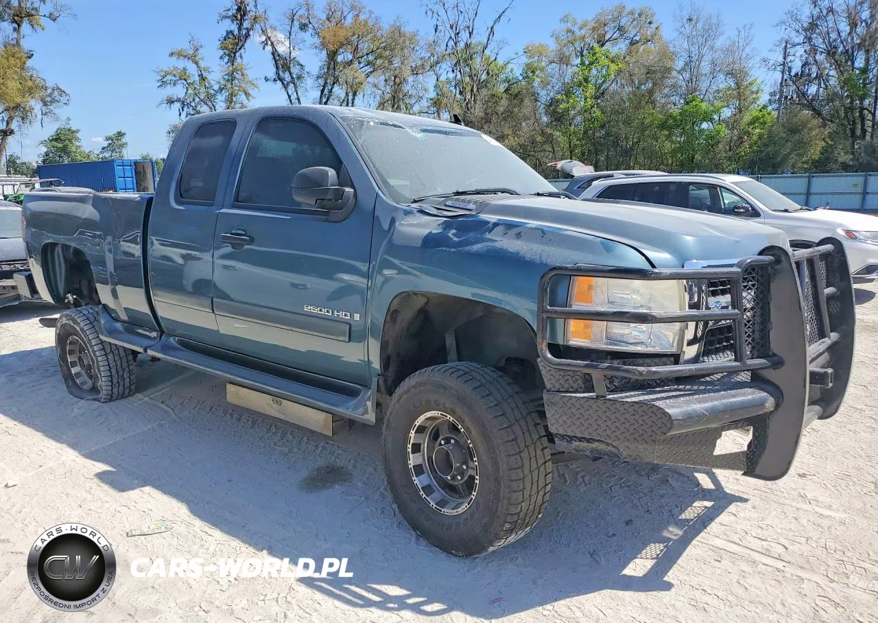 2007 Chevrolet Silverado K2500 Heavy Duty VIN:1GCHK29KX7E580755 - 4