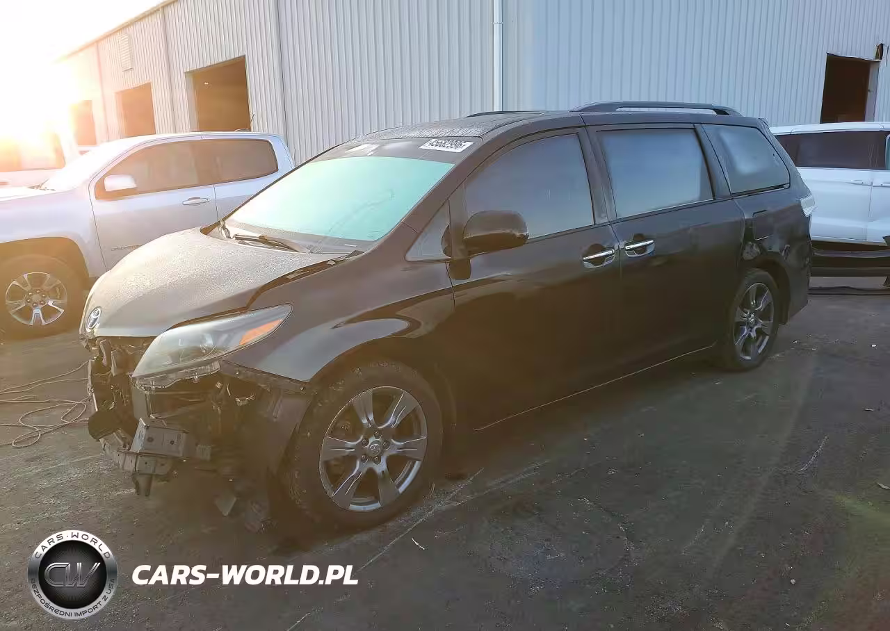 2017 Toyota Sienna Se 8-Passenger