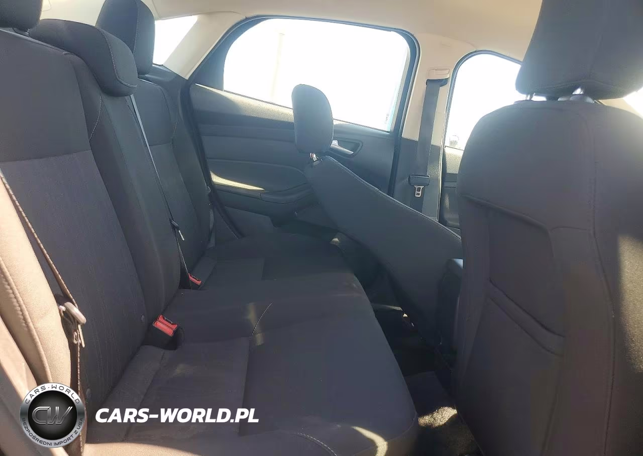 2016 Ford Focus Se VIN:1FADP3F27GL203571 - 10