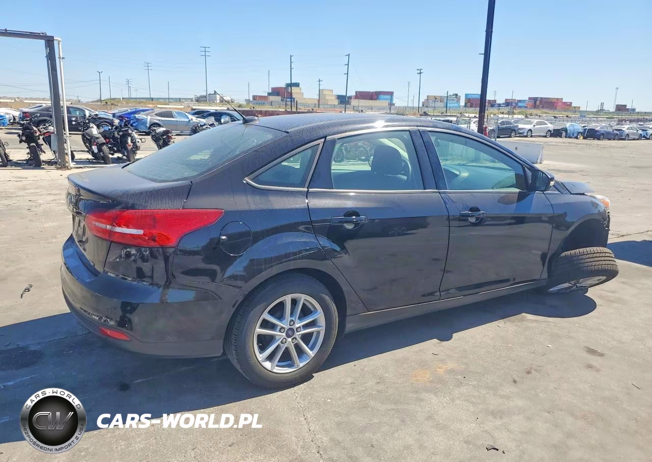 2016 Ford Focus Se VIN:1FADP3F27GL203571 - 3
