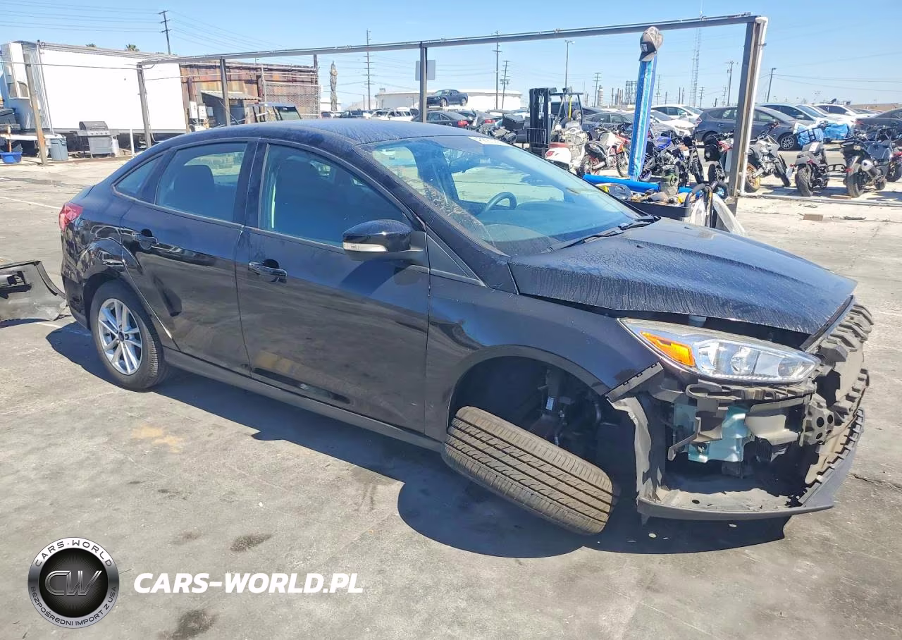 2016 Ford Focus Se VIN:1FADP3F27GL203571 - 4