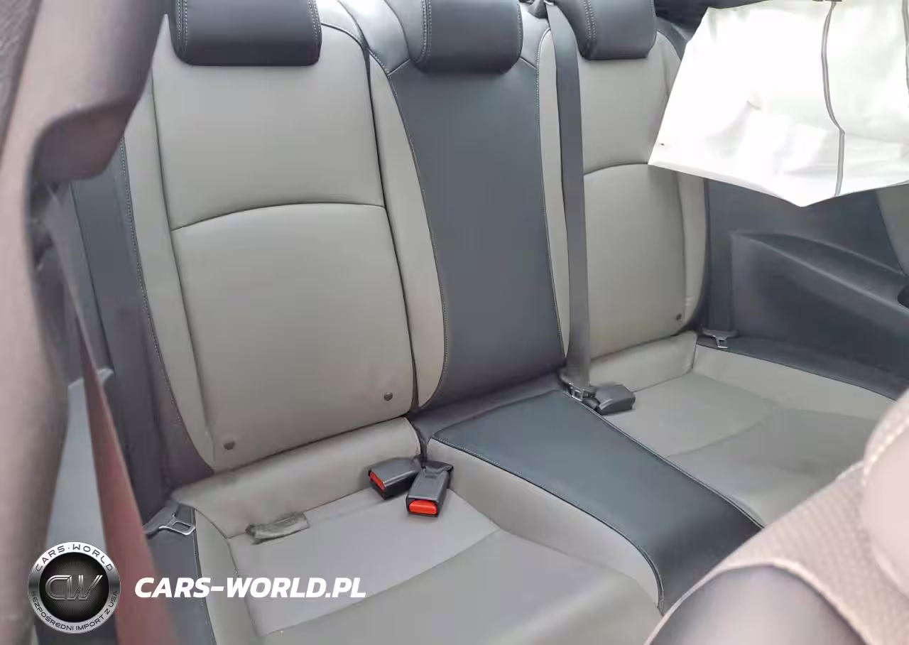 2018 Honda Civic Touring VIN:2HGFC3B97JH351775 - 10