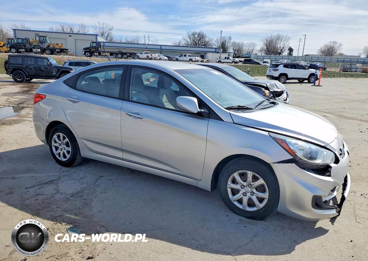 2013 Hyundai Accent Gls VIN:KMHCT4AE6DU554305 - 4