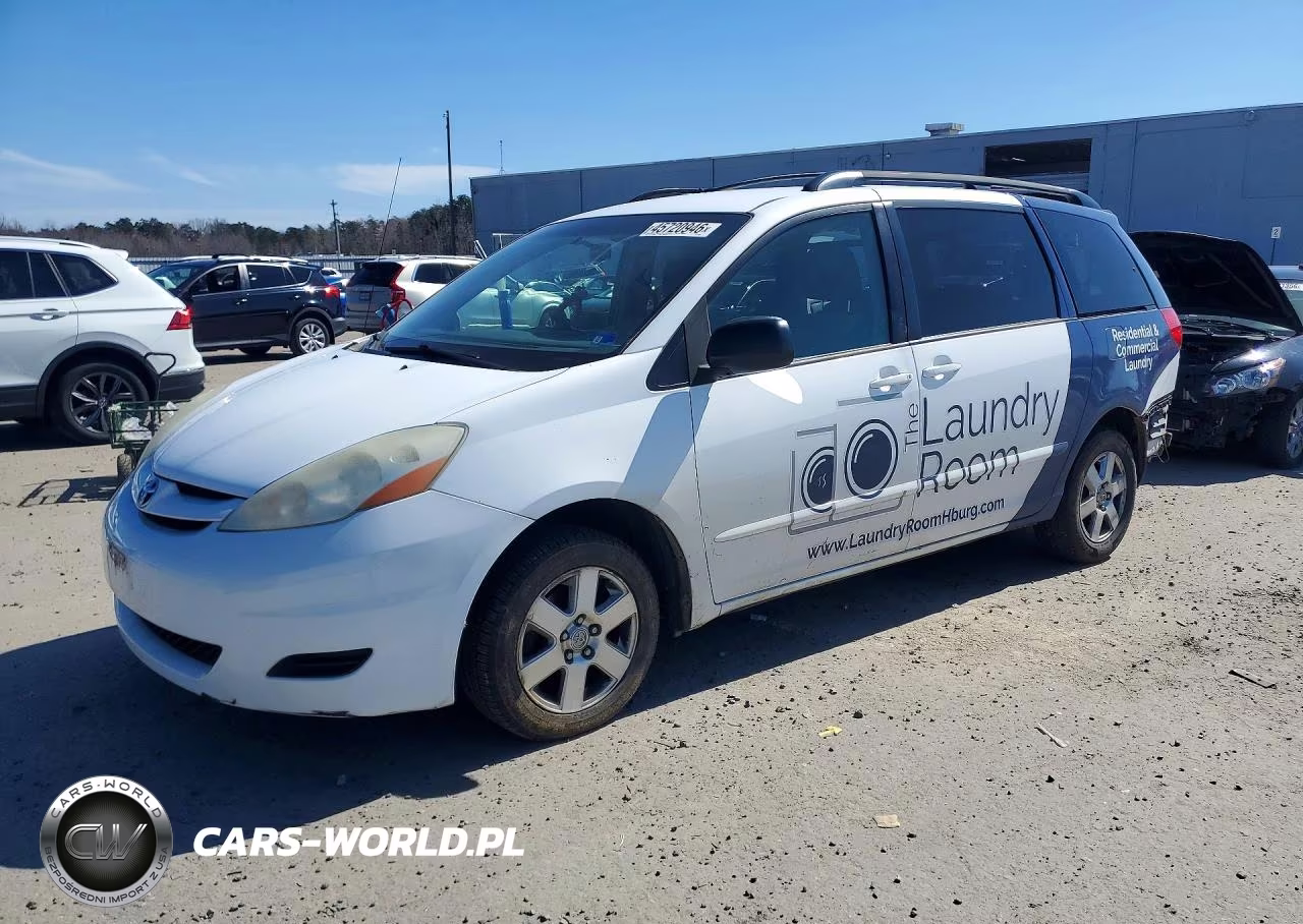 2010 Toyota Sienna Le 7-Passenger