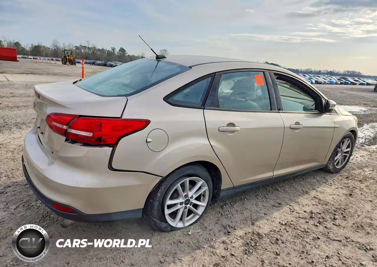 2017 Ford Focus Se VIN:1FADP3F25HL274821 - 3
