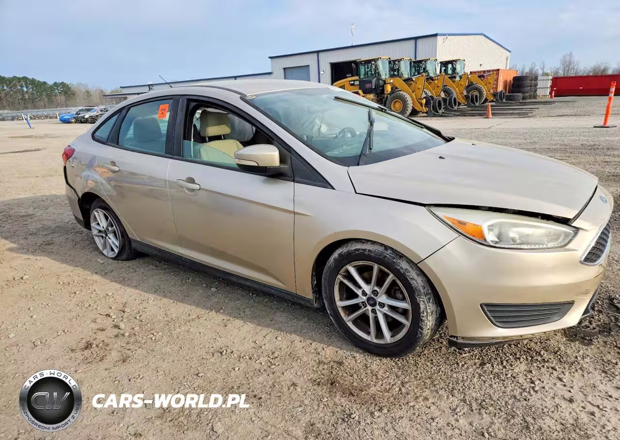 2017 Ford Focus Se VIN:1FADP3F25HL274821 - 4