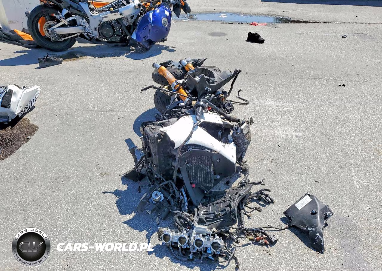 2022 Yamaha Yzfr1 VIN:JYARN66E6NA002508 - 4