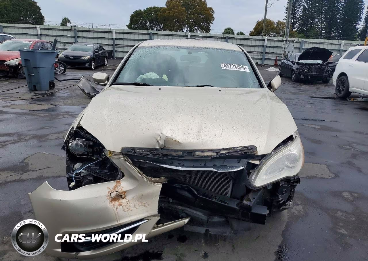 2014 Chrysler 200 Lx VIN:1C3CCBAGXEN101430 - 5