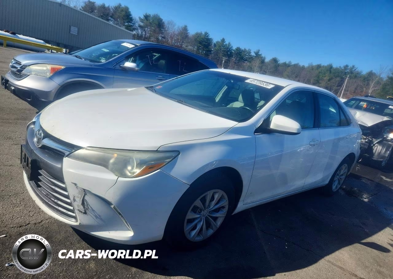 2015 Toyota Camry Le – zdjęcie 1 z 12