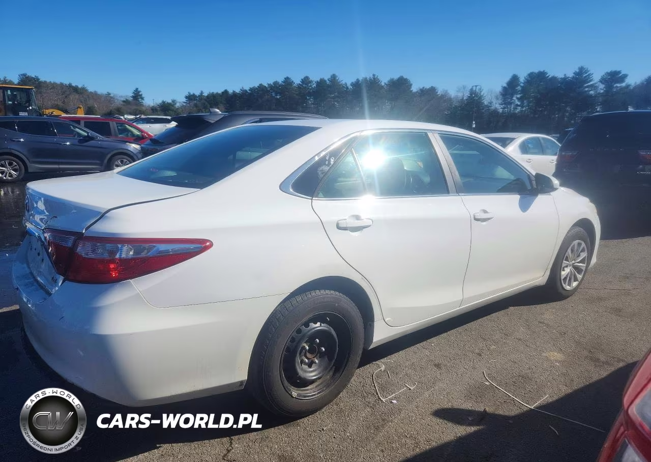 2015 Toyota Camry Le VIN:4T1BF1FK4FU926792 - 3
