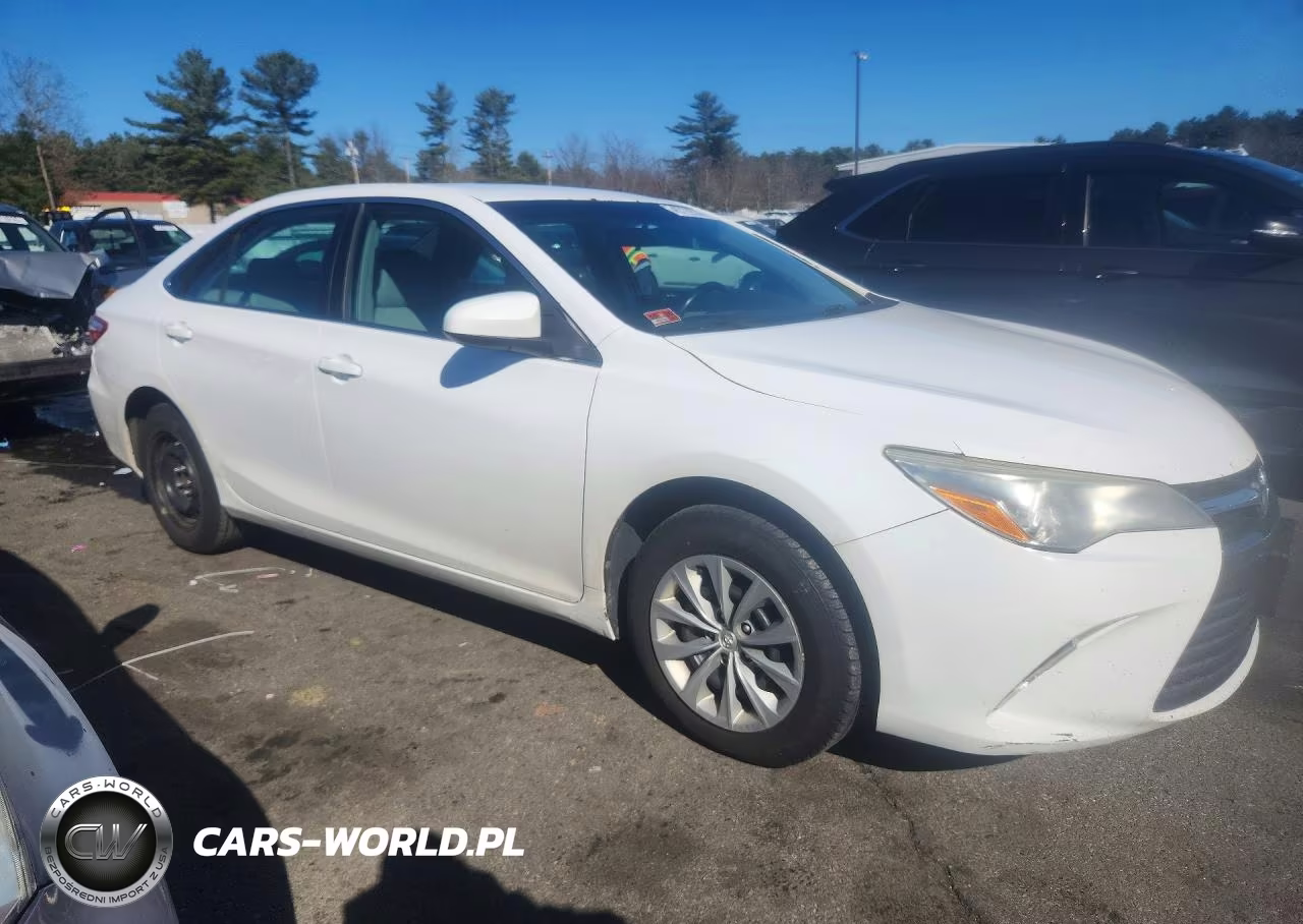 2015 Toyota Camry Le VIN:4T1BF1FK4FU926792 - 4