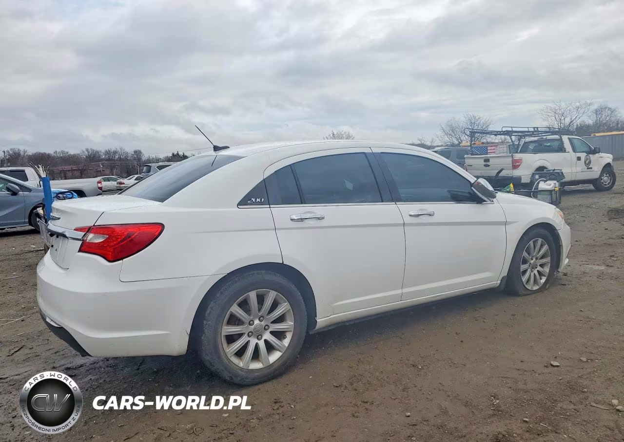 2014 Chrysler 200 Limited VIN:1C3CCBCG3EN156279 - 3