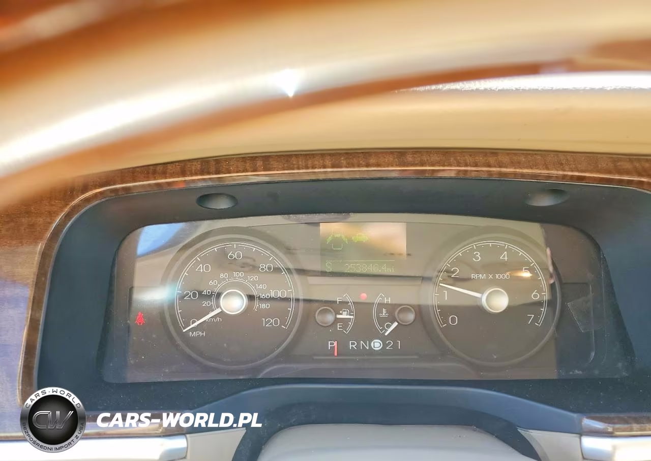 2007 Lincoln Town Car Designer VIN:1LNHM83V67Y625491 - 9