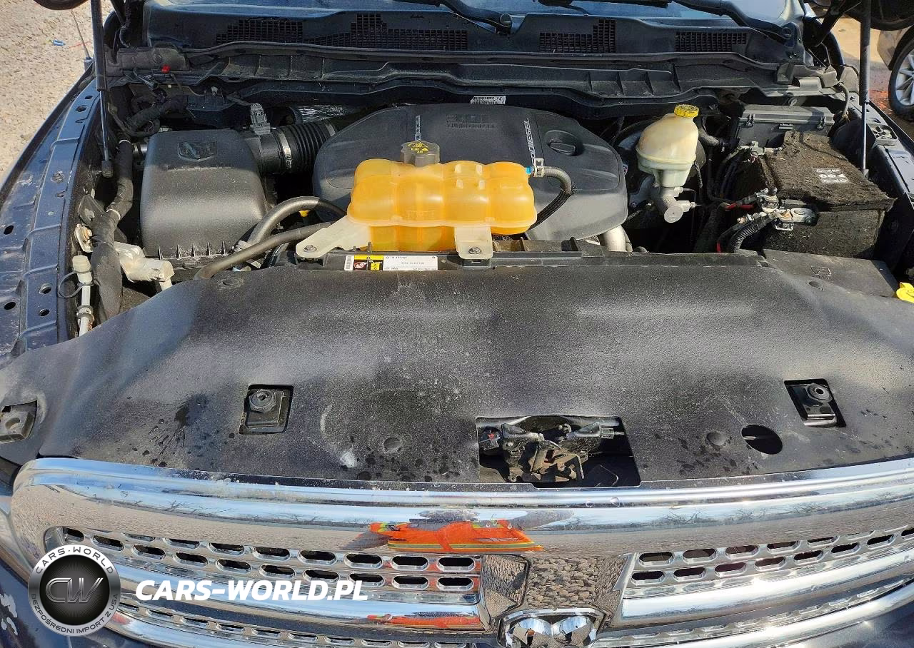 2015 Ram 1500 Laramie VIN:1C6RR7VM7FS733586 - 11